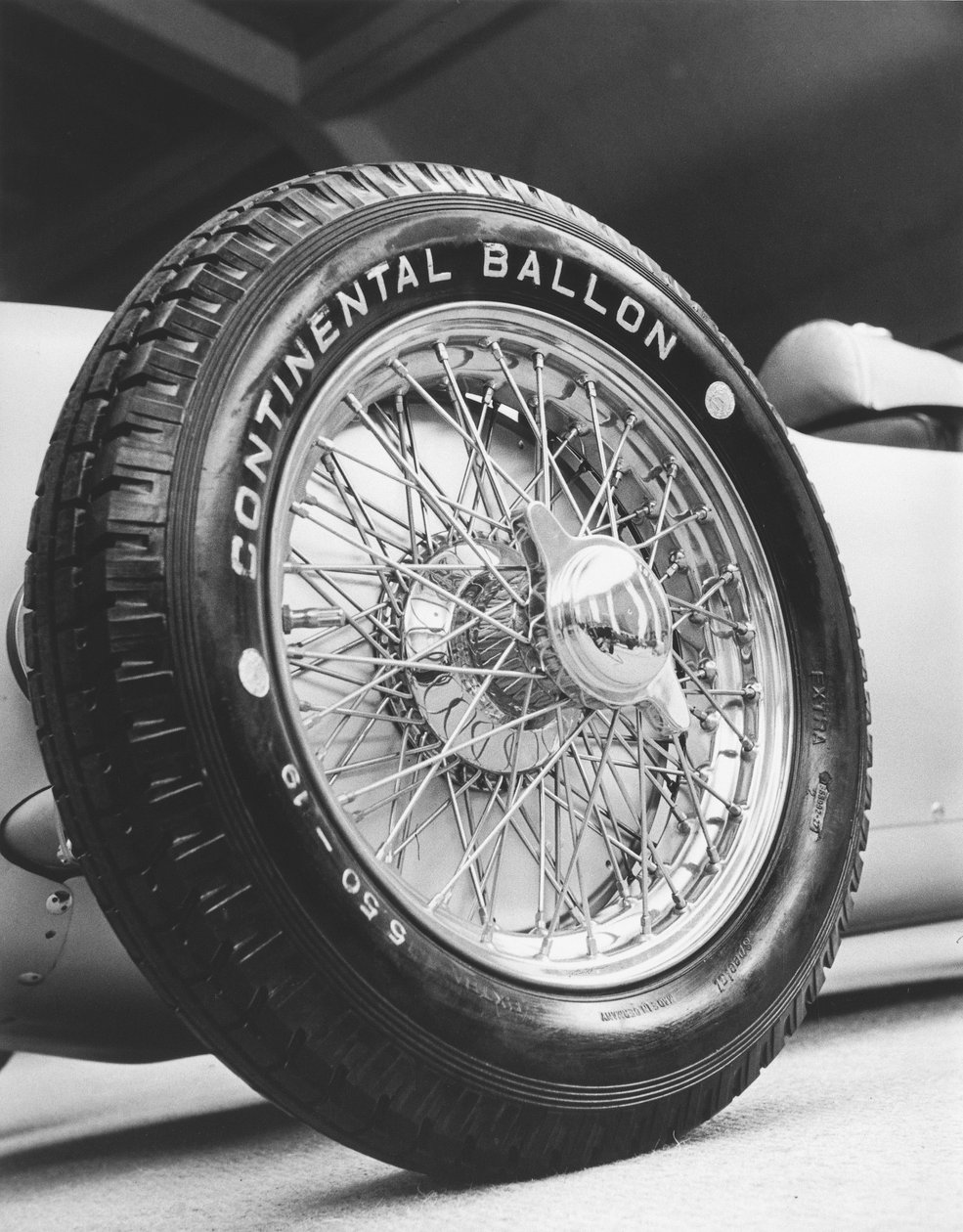 Rueda delantera de un coche de carreras Auto-Union de 1911, c 1934-1935 de Zoltan Glass