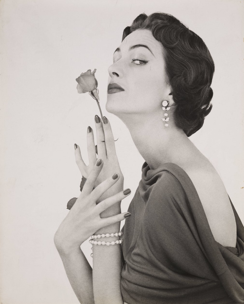 mujer con una rosa, c.1960 de Zoltan Glass