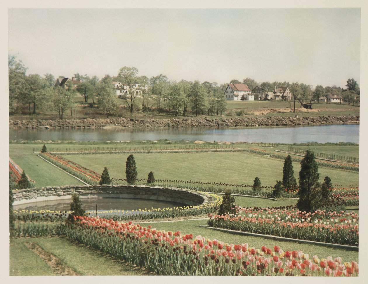 Escena suburbana americana, c. 1928 de John Pardon