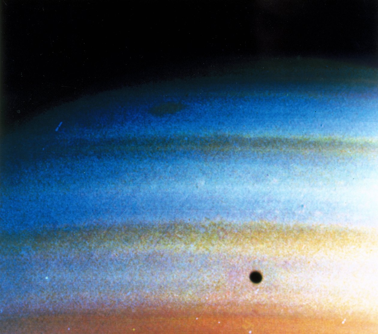 Patrones de nubes en Saturno, fotografiados por Voyager 1 de Frederick (attr. to) Barnard