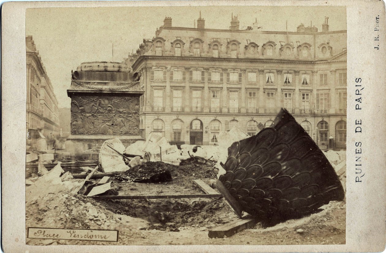 Comuna de París (1871): ruinas en la Place Vendome en París. Fotografía 1871. Dim. 16,5x10,8 cm de Frederick (attr. to) Barnard