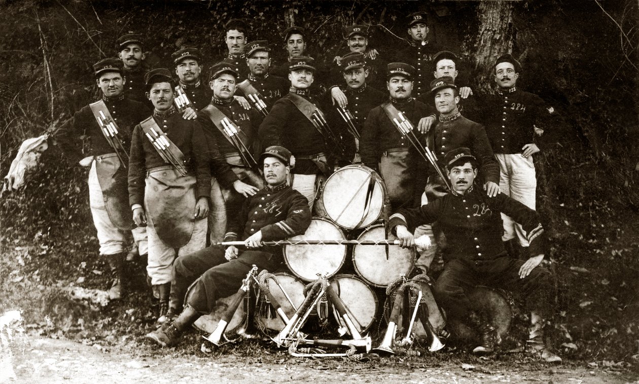 Fanfarria del 122º regimiento de infantería francés durante la Primera Guerra Mundial de 14-18 (foto en blanco y negro) de . .