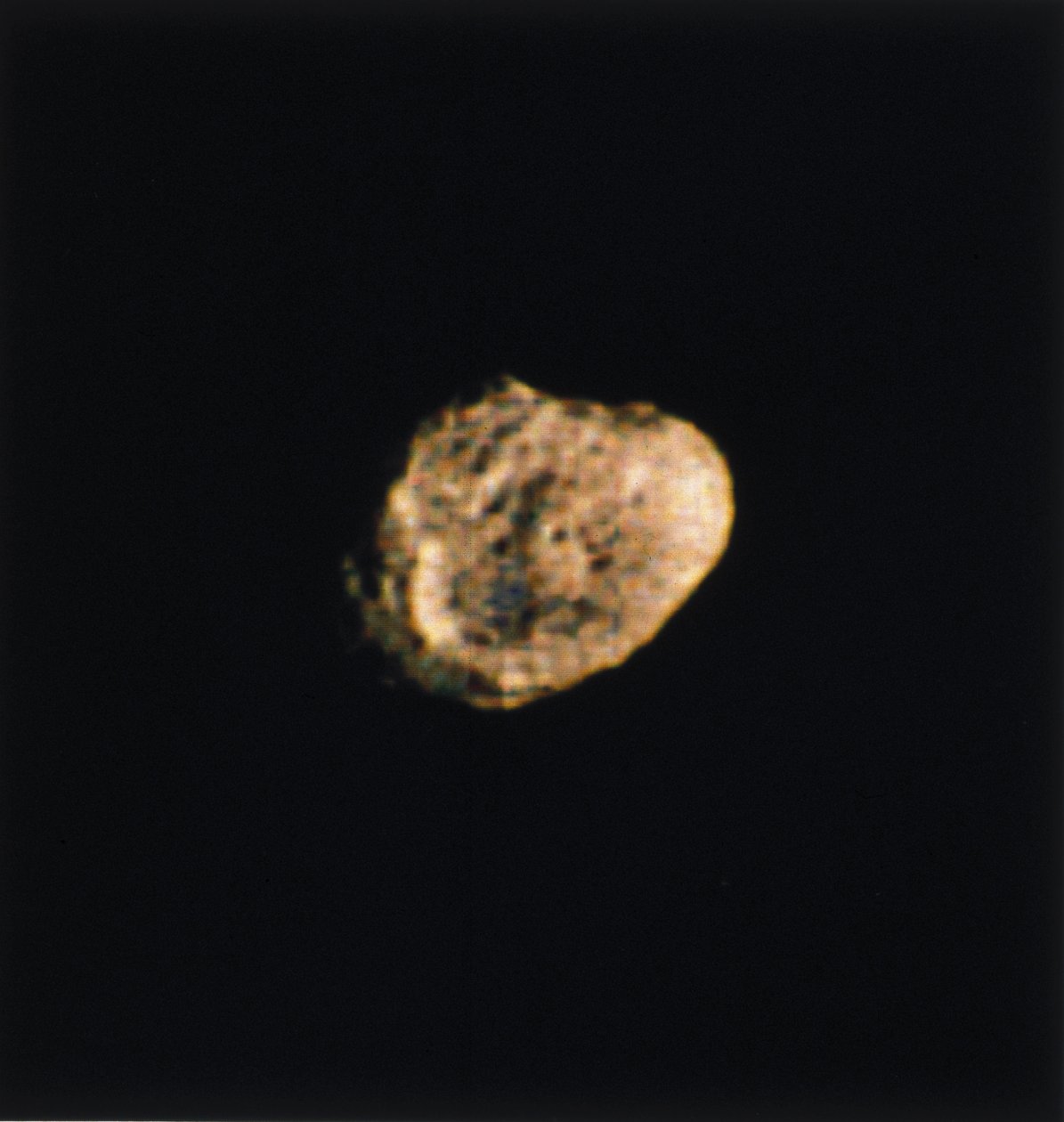 Hyperion, una de las lunas de Saturno, fotografiada por Voyager 2 de Ferdinand Georg Waldmuller