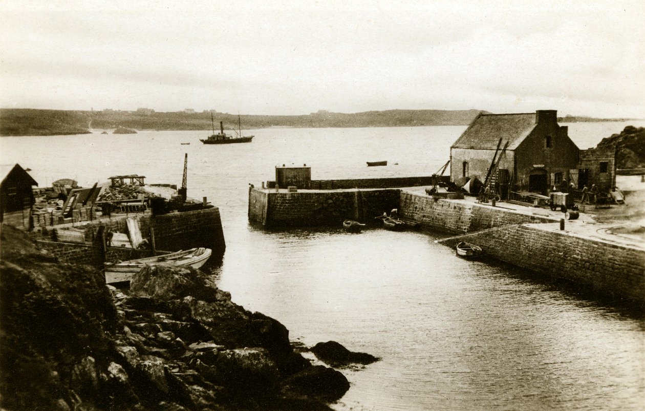 Isla de Ouessant: el puerto de Lampaul en marea alta, circa 1900-1920 de . .