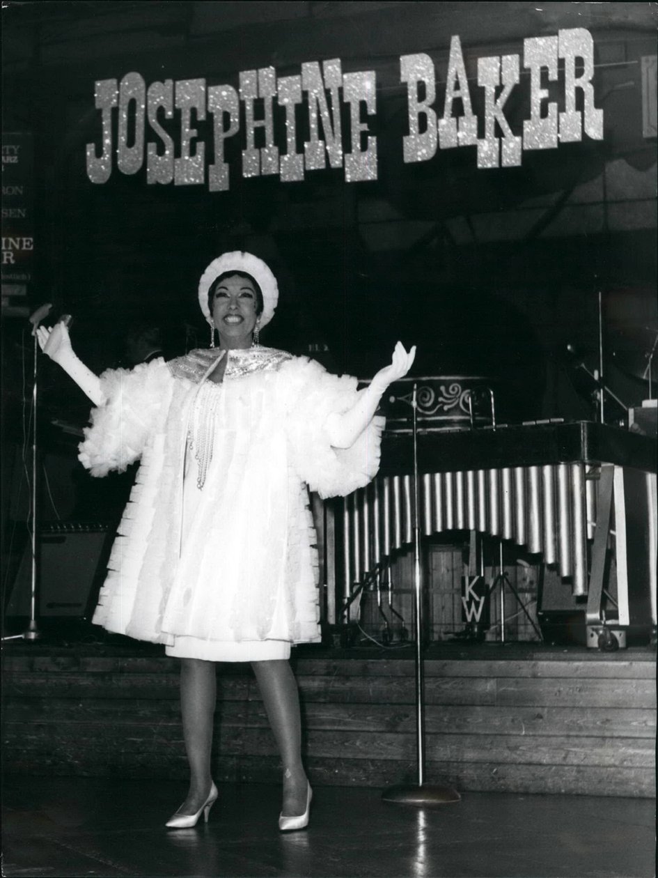 Josephine Baker actuando en Zúrich, Suiza, 3 de marzo de 1967 de . .