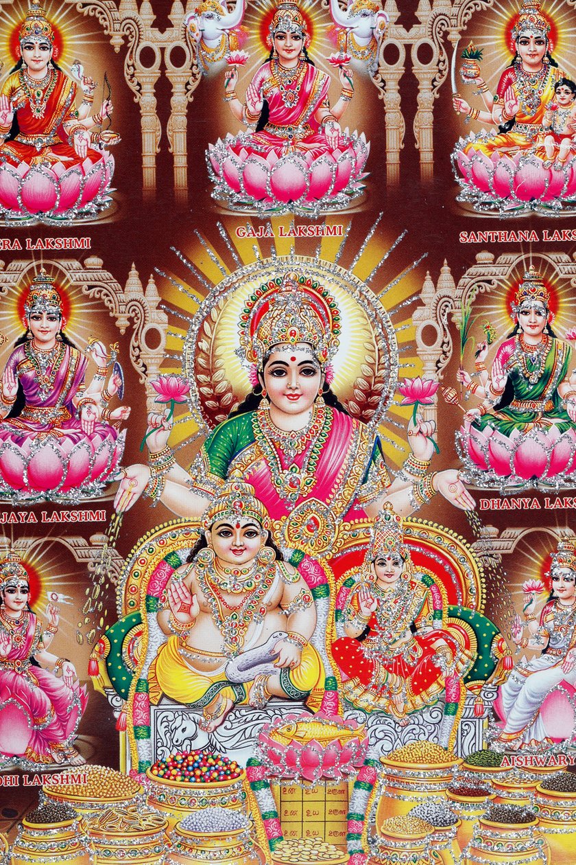 Lakshmi, la esposa de Vishnu, es la diosa de la prosperidad, la buena fortuna y la belleza de . .