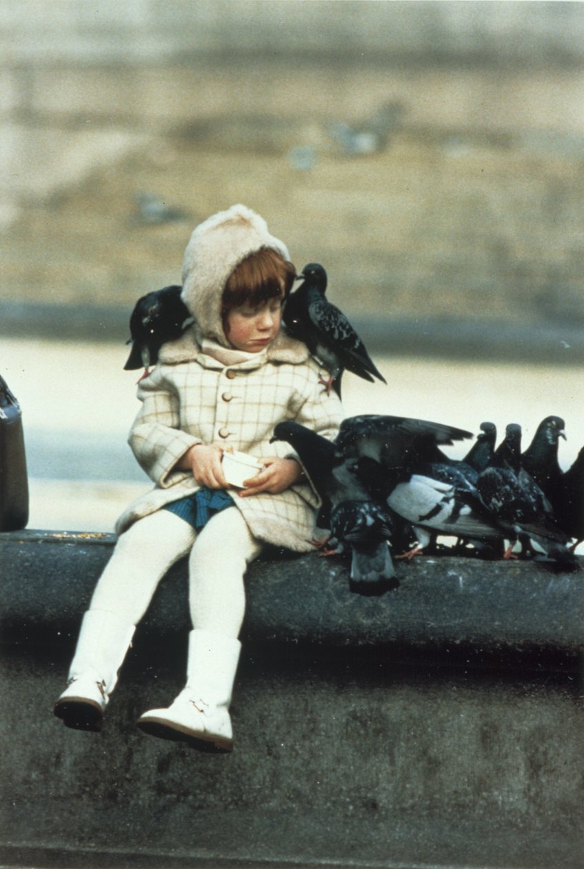 Niña pequeña con palomas de Frederick (attr. to) Barnard