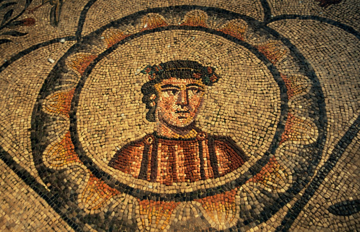 Retrato del donante, mosaico del suelo de la Basílica de la Asunción de Santa María (siglo IV), Aquilea, Friuli-Venecia Julia, Italia de Georg Carl Heinrich Dollmann