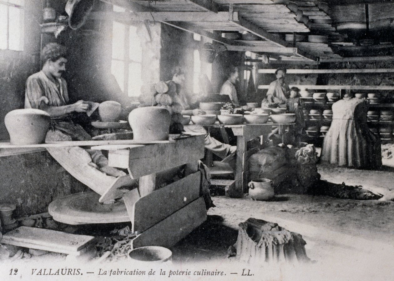 Postal con fabricación de cerámica para vajilla de Vallauris, ca 1900, Francia de William Walcutt