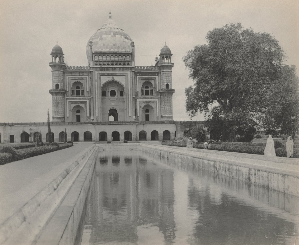 Tumba de Safdarjung, Delhi de studio of A. W. A. Plâté Studio (Ceylonese)