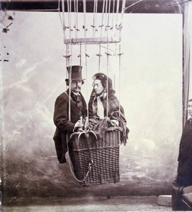 Retrato fotográfico del fotógrafo y piloto de aerostato Félix Tournachon dit Nadar (1820-1910) y su esposa posando en una cesta de globo de Nadar