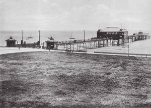Muelle de Lytham (foto b/n) de (after) English photographer