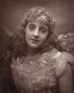 Srta. Phyllis Broughton (foto en blanco y negro) de (after) English photographer