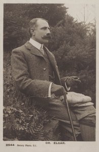 Sir Edward Elgar, compositor inglés (foto b/n) de (after) English photographer