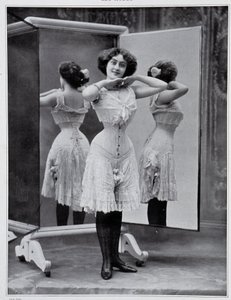 Modelo presentando el corsé Thylda, foto Félix - en “Les Modes”, Dic. 1907. de (after) Felix Studio