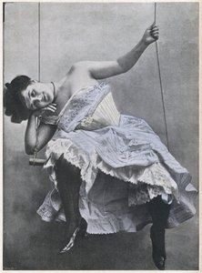Niña en un columpio