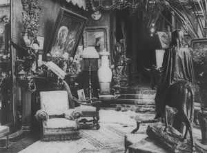 En la casa de Sarah Bernhardt (foto en b/n)