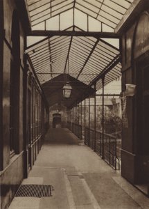 El antiguo pasaje de la Ópera de la calle Le Peletier de (after) French Photographer