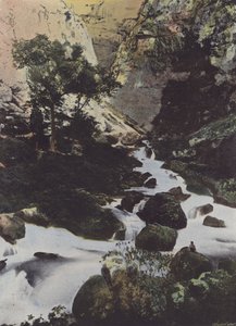 Fuente de la Sorgue en la Fontaine de Vaucluse (foto en color) de (after) French Photographer