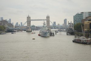 El Puente de Londres sobre el río Támesis, en el corazón de Londres de Albert Mansour