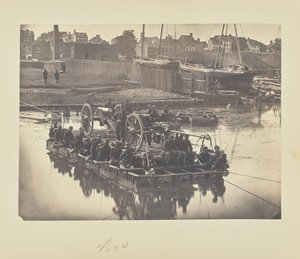 [Balsa de barcos manta transportar artillería de campaña y los hombres sobre el río Potomac] de A.J. Russell