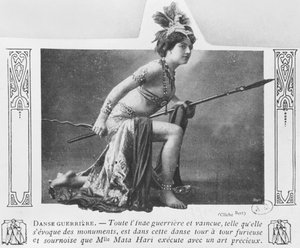 Mata Hari en una danza de guerra, principios del siglo XX