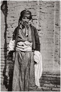 Un miembro de la tribu kurda del sur del Kurdistán, Irak, 1925 de A. Kerim