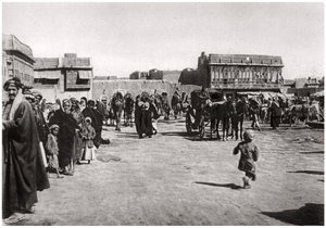 La plaza del bazar en Basora, Irak de A. Kerim