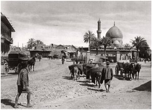 Vista de una calle desde la Puerta Norte, Bagdad, Irak, 1925