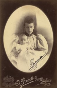 Xenia Alexandrovna de Russie et sa fille, la princesse Irina Alexandrovna - Gran Duquesa Xenia Alexandrovna de Rusia (1875-1960) con su hija Irina Alexandrovna (1895-1970), de Photo Studio A. Pasetti . Foto de albúmina de A. Pasetti Photo Studio