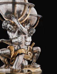 Dos globos terrestres y celestes excepcionales, sostenidos por Hércules y Atlas, Augsburgo