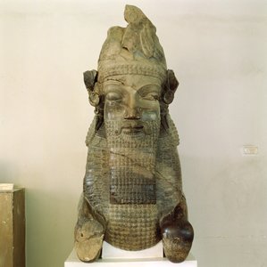 Capitel con cabeza humana, del Tripylon, Persépolis, Irán, 500-480 a.C. de Achaemenid