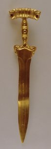 Espada con empuñadura de doble cabeza de león, de Hamadan, Irán