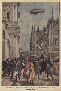 La propaganda para el Préstamo Nacional en Milán, un dirigible lanza hojas coloridas sobre la Plaza del Duomo