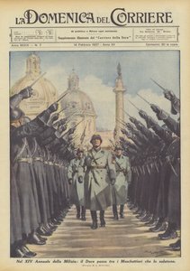 En el XIV Aniversario de la Milicia, el Duce pasa entre los Mosqueteros que lo saludan