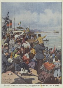 Regreso de la guerra de los primeros soldados licenciados, el pueblo abarrotado en el puerto de Nápoles saluda