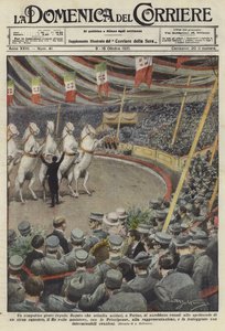 Soldados viendo caballos actuando en un circo en Turín