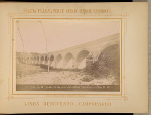 Viaducto en 14 arcos de 8,00 metros sobre el desfiladero de Fascoluccio en el kilómetro 75 + 467 de Achille Mauri