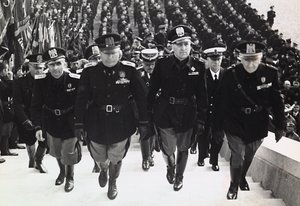 Mussolini en un desfile militar de Achille Villani
