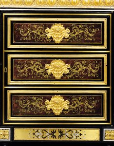 (detalle) de un gabinete lateral de marquetería boulle montado en ormolu de finales de Luis XVI de Adam (attr. to) Weisweiler