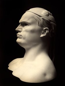 Busto que representa el retrato de Benito Mussolini, obra de Adolfo Wildt (foto en b/n)