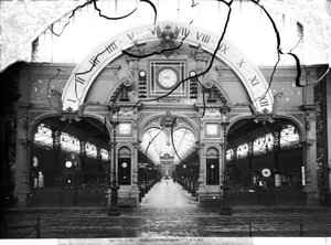 Pórtico del Pabellón de la Horología en la Exposición Universal, París de Adolphe Giraudon