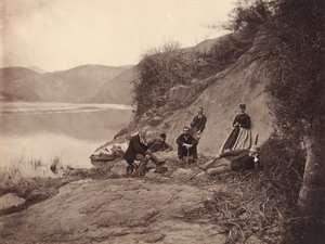 [Retrato de Grupo cerca del Monasterio Fangguangyan, Fujian] de Afong Lai