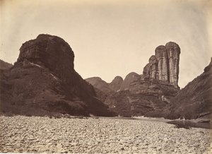 Montaña de piedras apiladas cerca de Sing Chang, ca. 1869