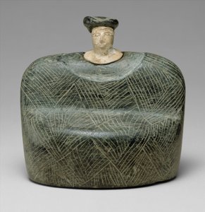 Cabeza de hacha con agujero de eje con demonio con cabeza de pájaro, jabalí y dragón, c. finales del 3er-milenio a.C. (alabastro) de Age Bronze