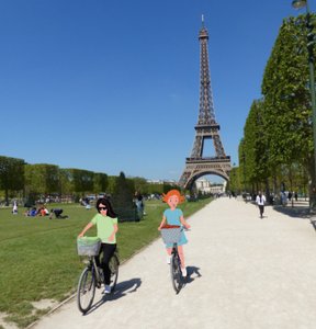 Una bicicleta, 2023 (arte digital sobre fotografía)