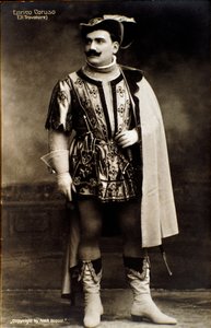 El cantante Enrico Caruso en la ópera Il trovatore de Giuseppe Verdi (foto en blanco y negro) de Aime Dupont