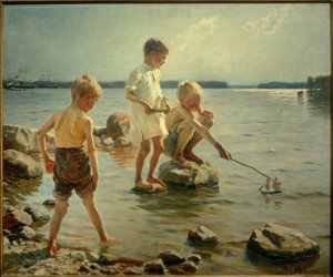 Niños jugando en la costa