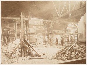 Taller de Bartholdi, con modelos de la Estatua de la Libertad en el fondo, París, 1883 de Albert Fernique