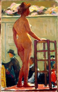 Desnudo en pedestal